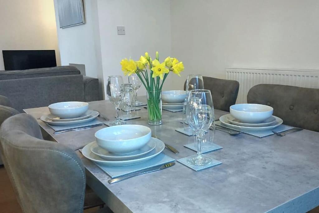 Stylish Apartment In City Centre With Parking Preston  Dış mekan fotoğraf